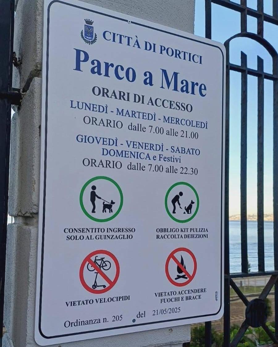 La Parthenope Suites Portici Luaran gambar